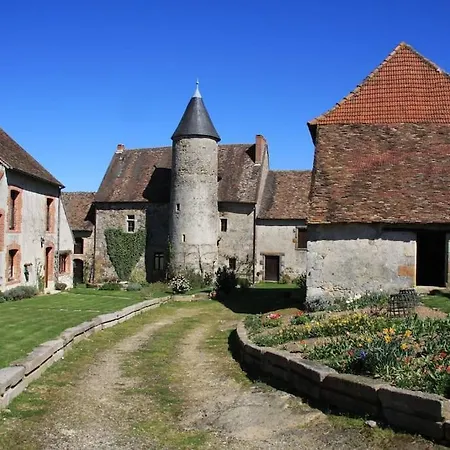 Le Petit Donjon At Chateau Mareuil * Brigueuil-le-Chantre