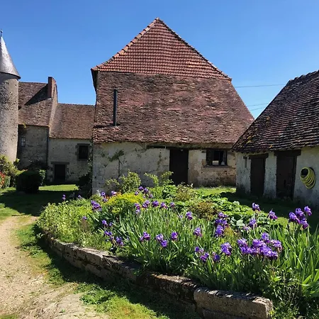 Le Petit Donjon At Chateau Mareuil Brigueuil-le-Chantre
