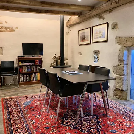 Le Petit Donjon At Chateau Mareuil *