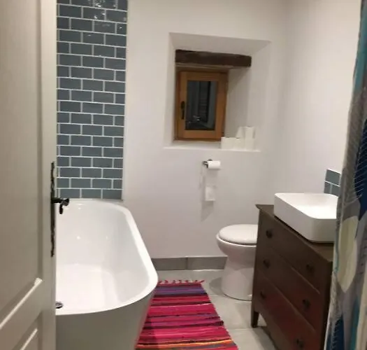 Le Petit Donjon At Chateau Mareuil