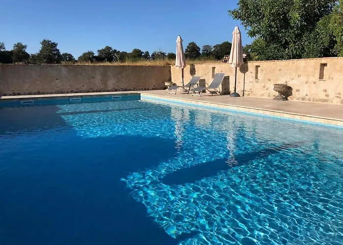 Le Petit Donjon At Chateau Mareuil Brigueil-le-Chantre