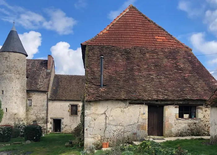 Апартаменты Le Petit Donjon At Chateau Mareuil