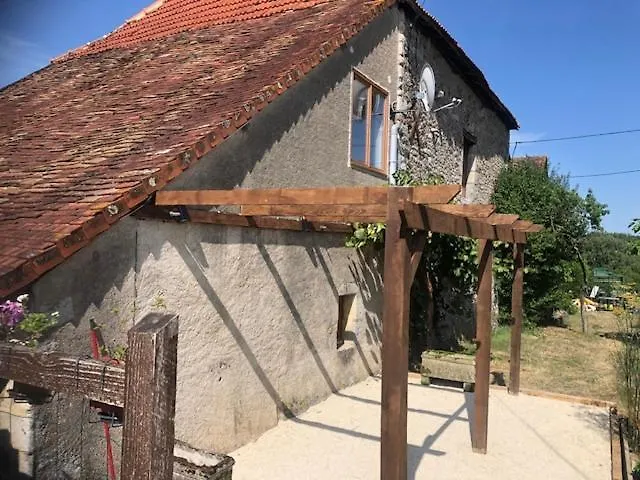 Le Petit Donjon At Chateau Mareuil