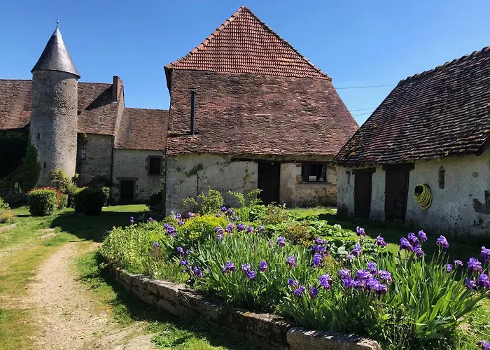 Le Petit Donjon At Chateau Mareuil Brigueil-le-Chantre