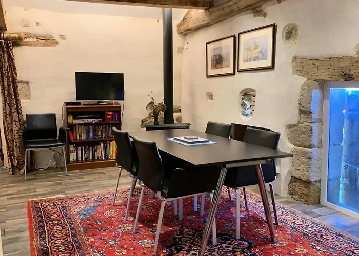 Le Petit Donjon At Chateau Mareuil *