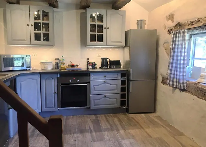 Le Petit Donjon At Chateau Mareuil * Brigueil-le-Chantre