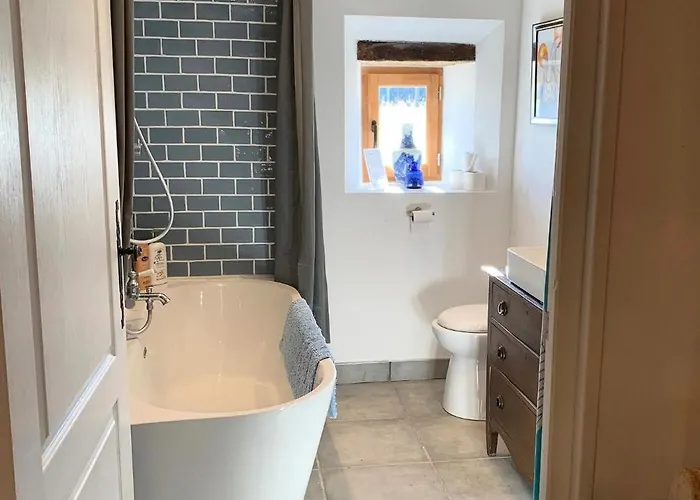 Le Petit Donjon At Chateau Mareuil *