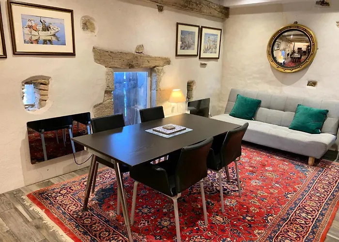 Le Petit Donjon At Chateau Mareuil Апартаменты *